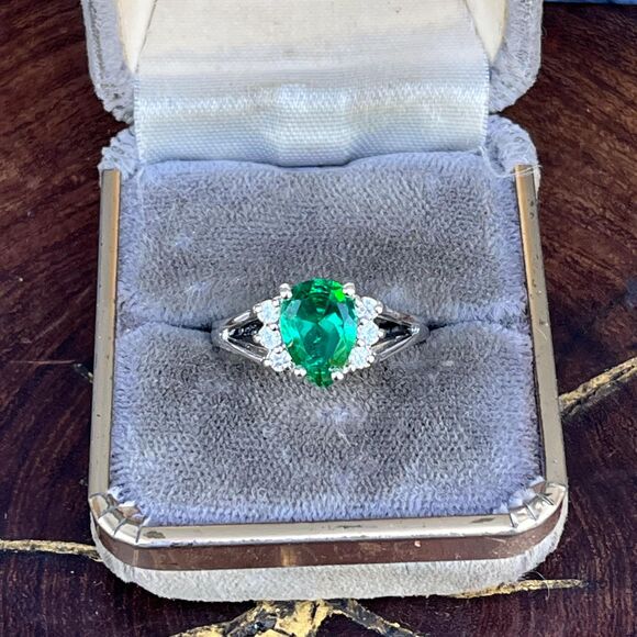 Sterling Silver 925 Created Emerald Cubic Zirconia Ring Size 7.5 Holsted - Picture 1 of 10